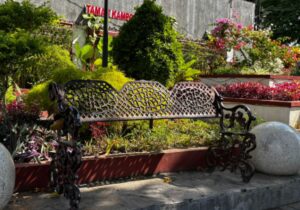 Diduga Dicuri, Besi Kursi Taman Kampong Arab Hilang dan Tinggalkan Kerusakan