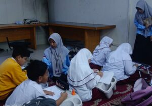 KKN Internasional Annuqayah Dampingi Anak-anak SIJ Belajar Membaca dan Mengaji